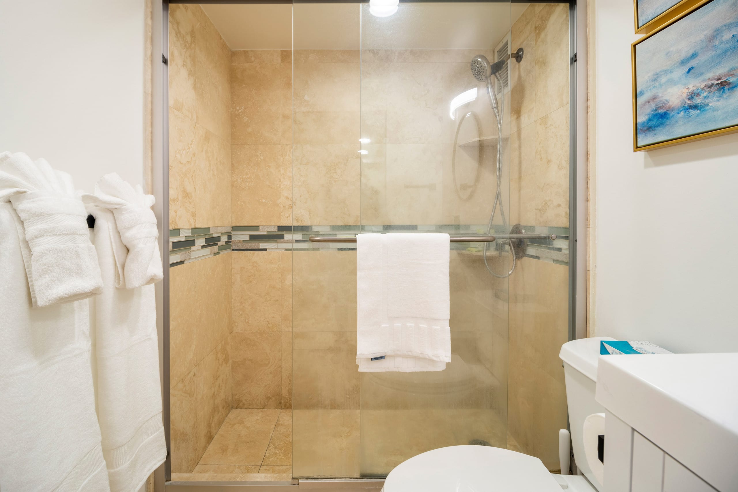 Condo in Honolulu · ★4.91 · 2 bedrooms · 4 beds · 2 private baths - Image 20