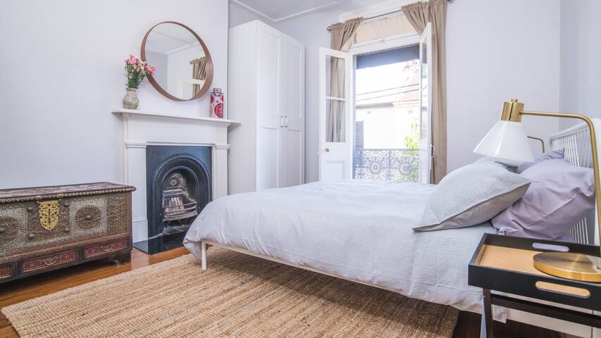Sunny renovated terrace in the heart of Paddington