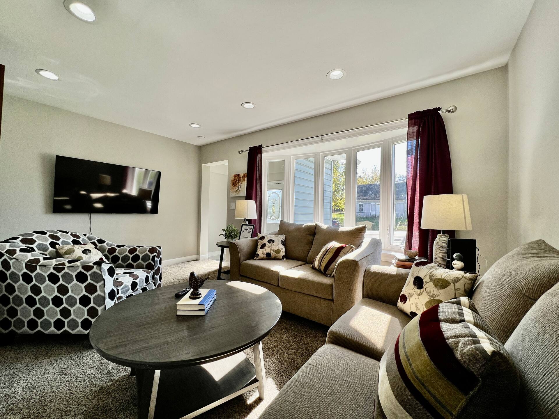 Beautiful 3 BDR Home - Near I-75