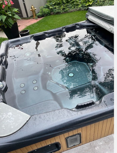 Hot Tub Apartment by River / No Checkout Chores