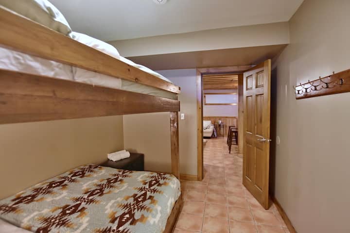 Спалня N6/ двойни над двойни двуетажни легла