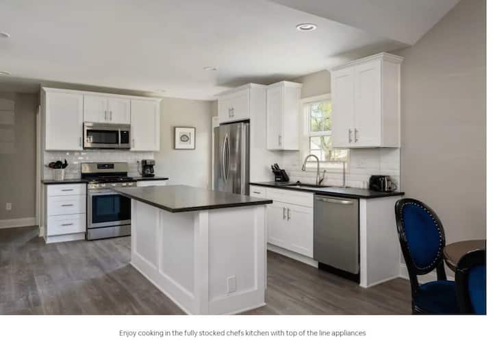 Charming Cottage In Hearth Of Kc W/patio Wifi - Kansas City, MO
