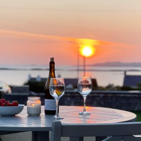 Successful Airbnb property: Luxury Holiday House - 5 mins walk to Beach in Maelog, Rhosneigr