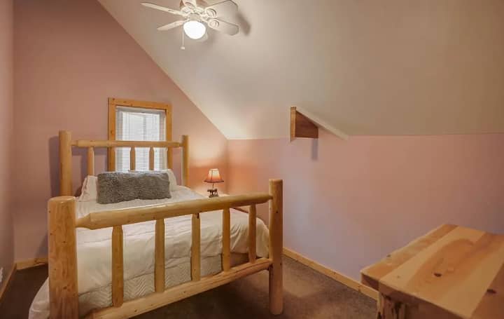 Стая за гости №2 на горния етаж с двойно легло.