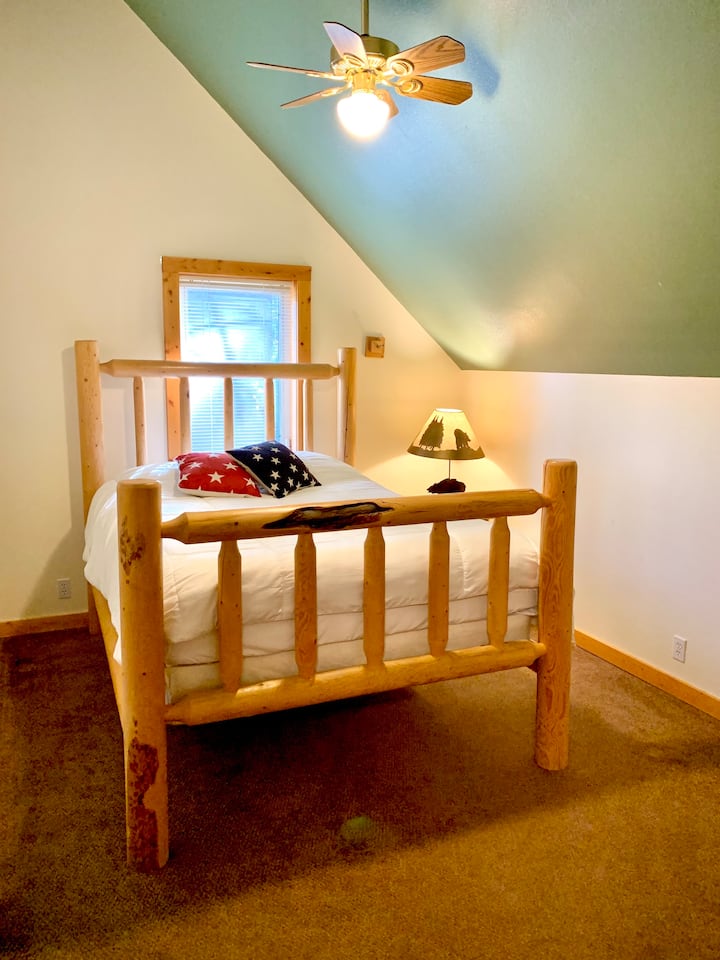 Стая за гости №3 на горния етаж с двойно легло.