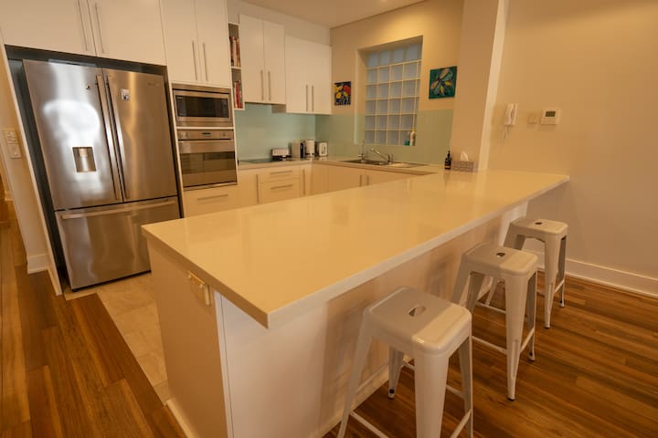 Entire Beachfront Luxury Apartment – THE STRAND gallery image 3