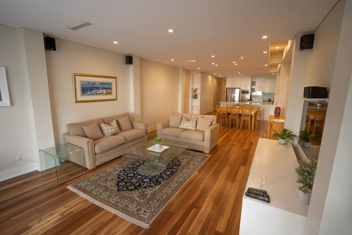 Entire Beachfront Luxury Apartment – THE STRAND gallery image 2