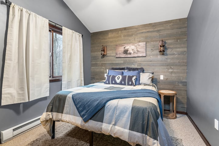 Welcome to our beautiful second-floor room, featuring a comfortable queen-sized bed and charming bear-themed decor. With plenty of closet space, you'll have ample room to store your belongings and keep your space clutter-free. We've provided extra p