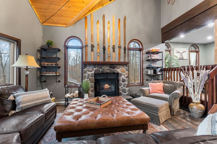 Great room, plenty of seating.
