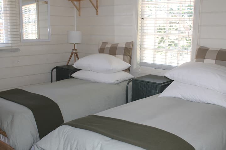 Dormitorio: las camas se pueden juntar para crear una cama doble tamaño king