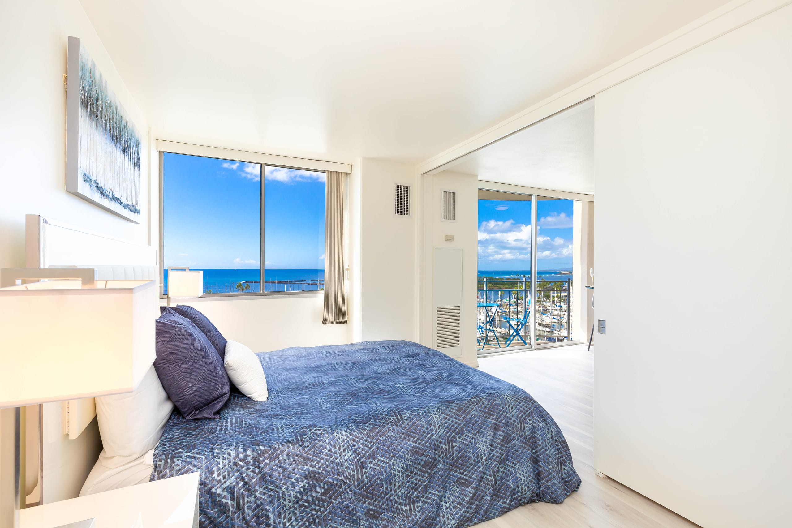 Ocean views at Ilikai Marina. Parking included! - Image 11