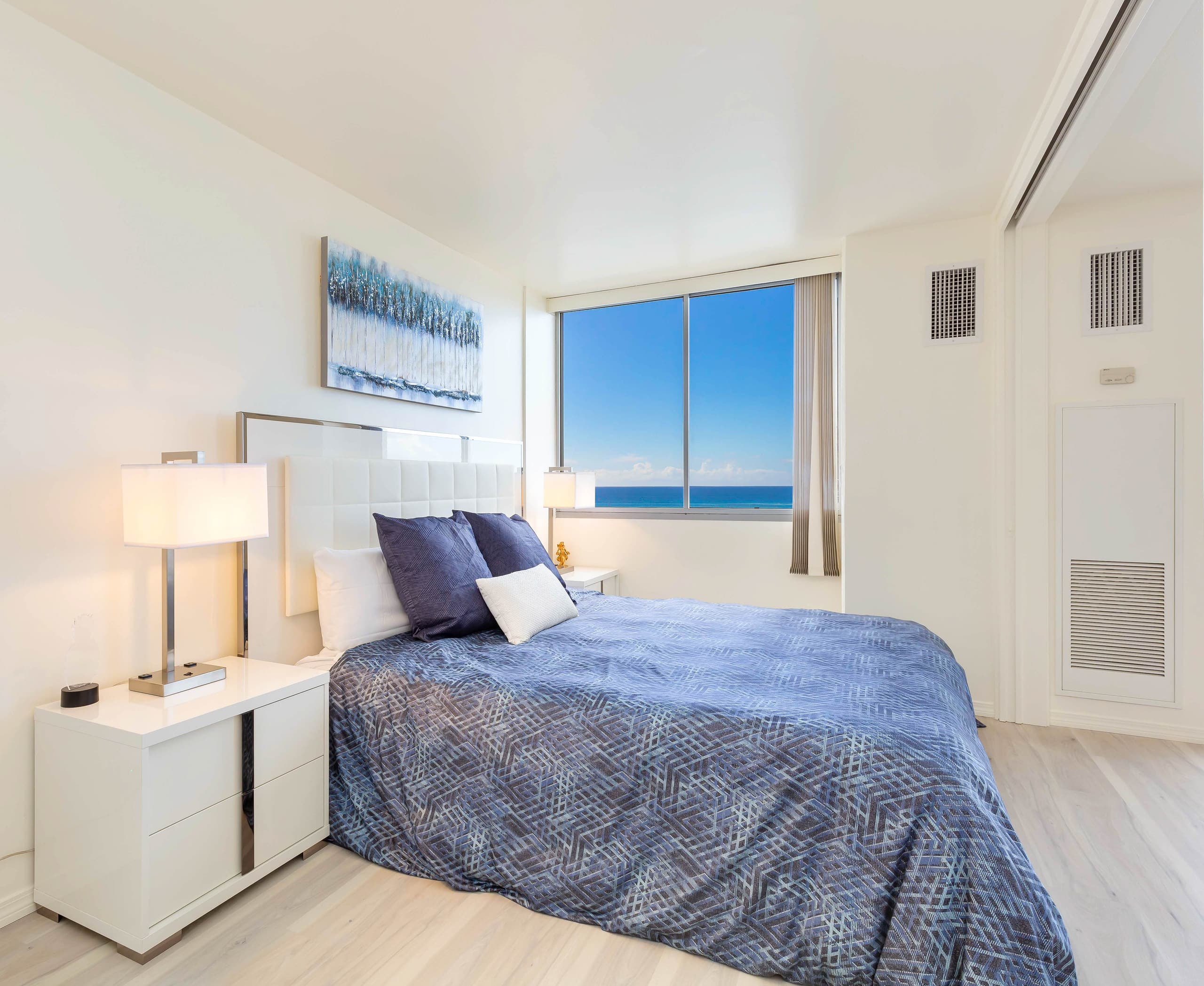 Ocean views at Ilikai Marina. Parking included! - Image 12