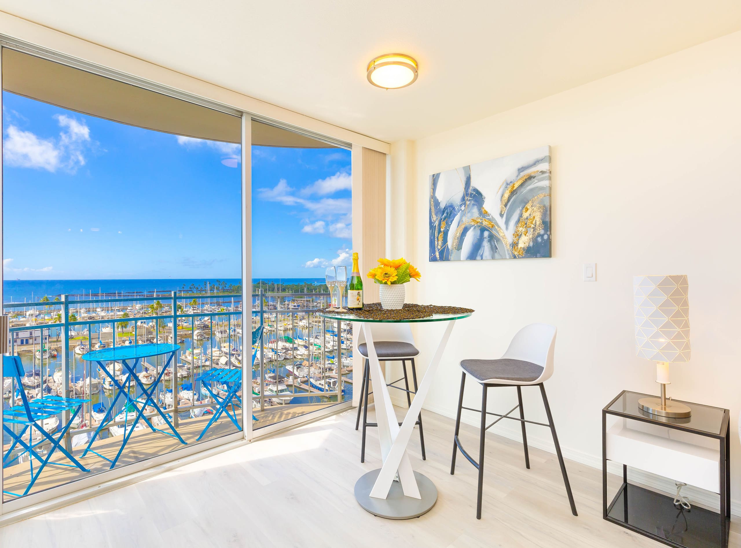 Ocean views at Ilikai Marina. Parking included! - Image 5