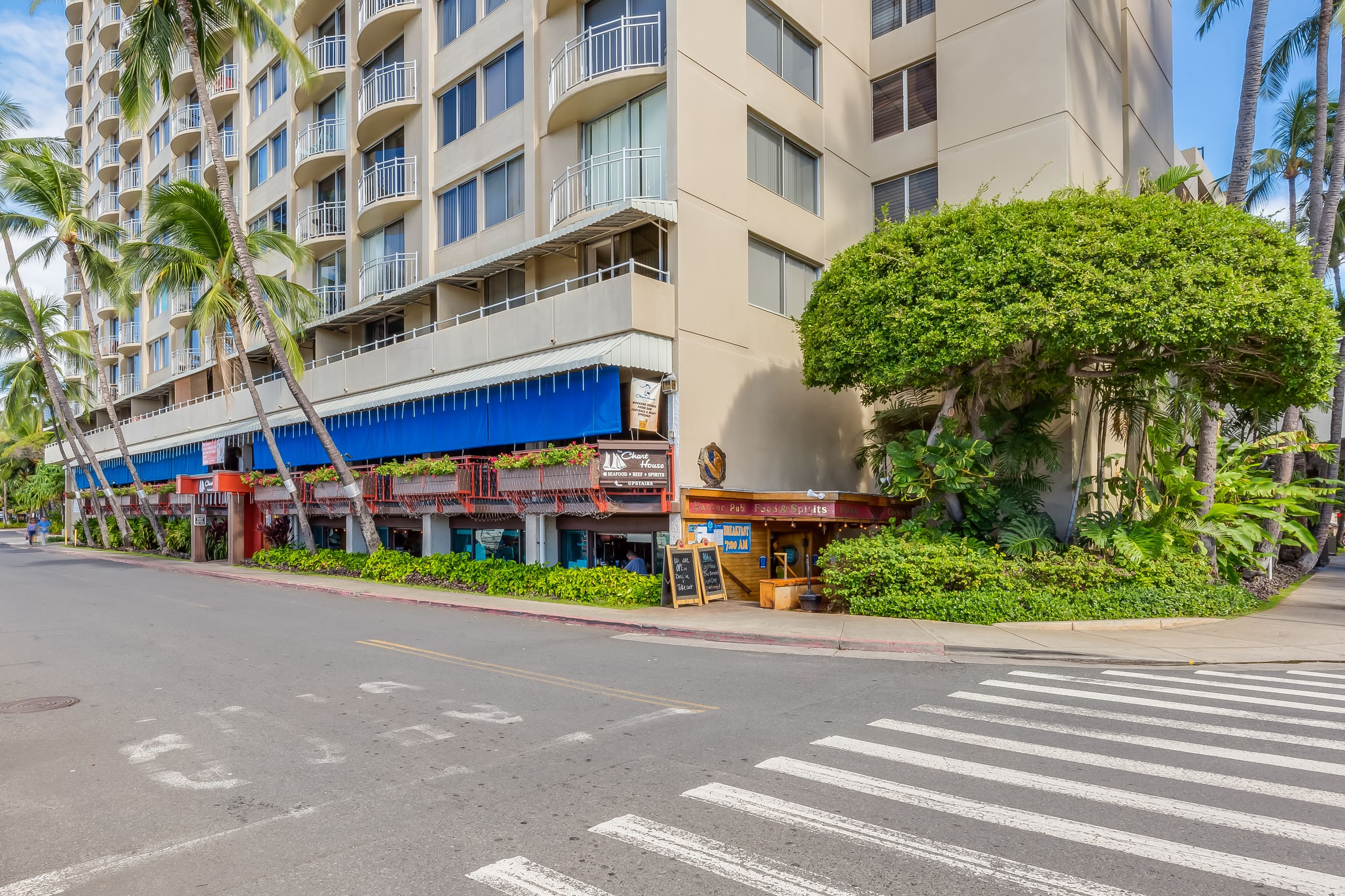 Ocean views at Ilikai Marina. Parking included! - Image 27