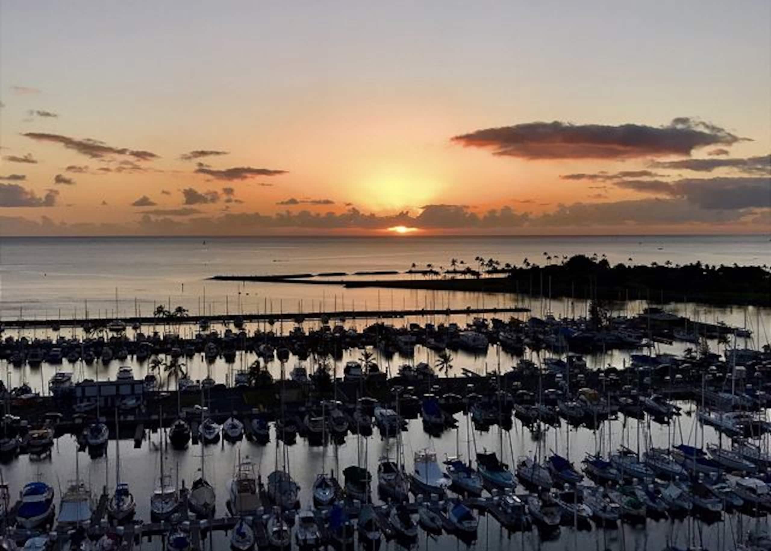 Ocean views at Ilikai Marina. Parking included! - Image 20