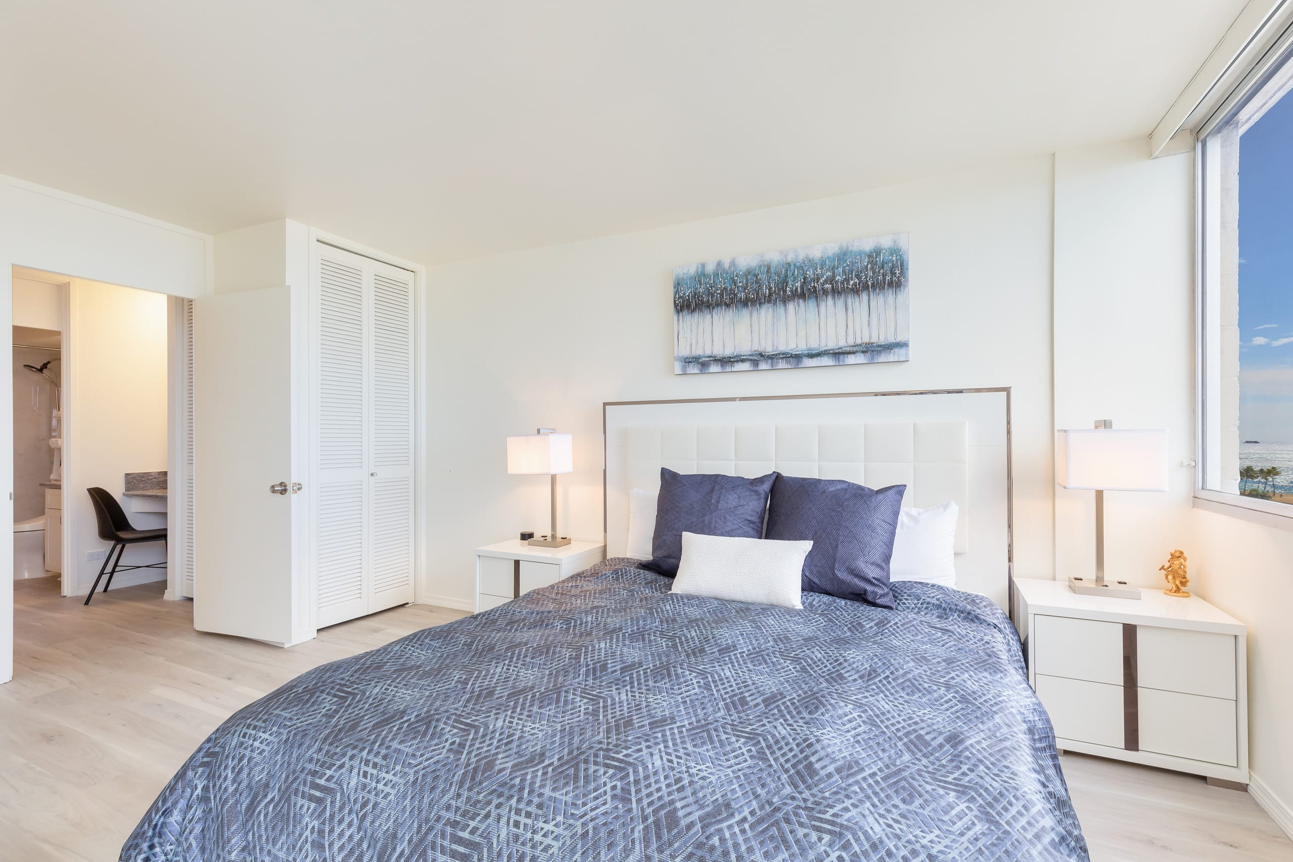 Ocean views at Ilikai Marina. Parking included! - Image 1