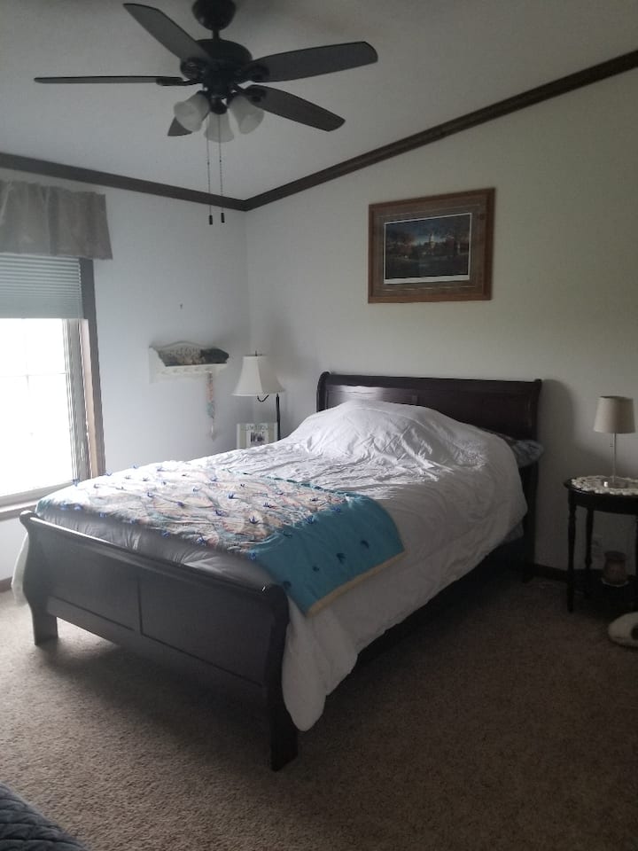 Quiet one bedroom with fireplace in living room. Houses for Rent in