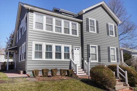 Newly decorated apartment in heart of Brookdale!
