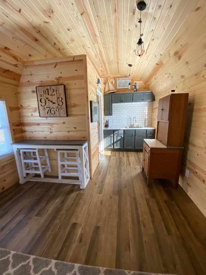 Cozy Cabin Guesthouses for Rent in Shepherdsville, Kentucky, United