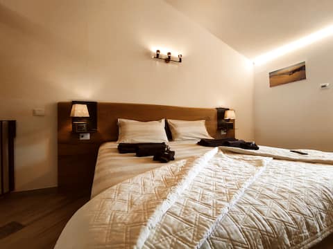 Mountain Sanctuary: BIG HOUSE, 55 from Verona