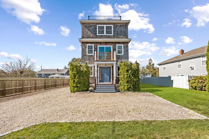 Spacious Newport Vacation Apt. w/Private Rooftop 2 gallery image 3