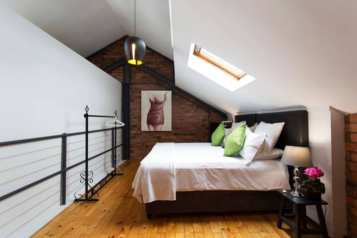 Penthouse In Central Location With Amazing Views gallery image 5