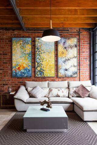 Penthouse In Central Location With Amazing Views gallery image 3