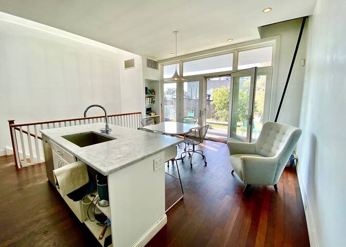 Light filled three bedroom townhouse in Brooklyn gallery image 3