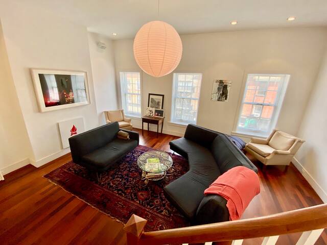 Light filled three bedroom townhouse in Brooklyn gallery image 2