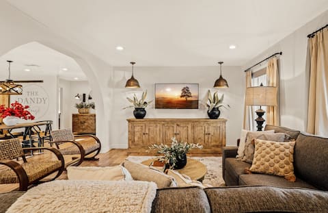 Top performing Airbnb: The Dandy House: A Stunning 3-Bedroom Charmer in Yuma