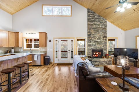 Popular Airbnb listing: Secluded Cabin! Renovated w Game Room, Hot Tub... in Brevard