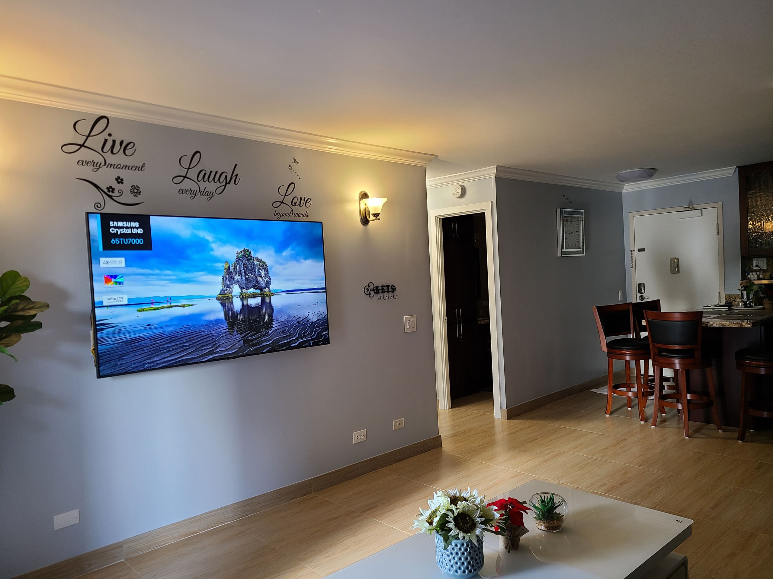 Condo in Honolulu · ★4.86 · 2 bedrooms · 4 beds · 2 private baths - Image 10
