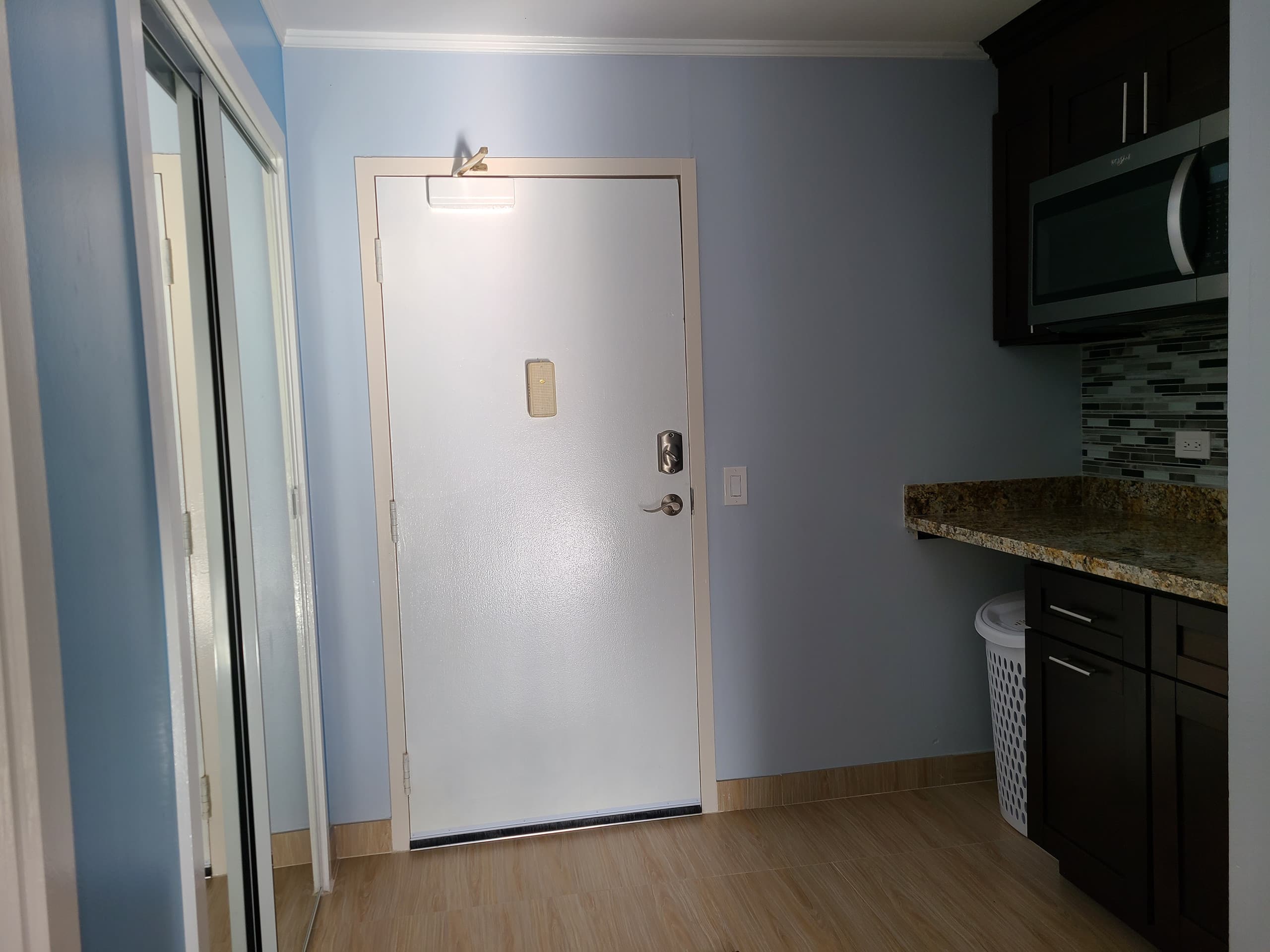 Condo in Honolulu · ★4.86 · 2 bedrooms · 4 beds · 2 private baths - Image 8
