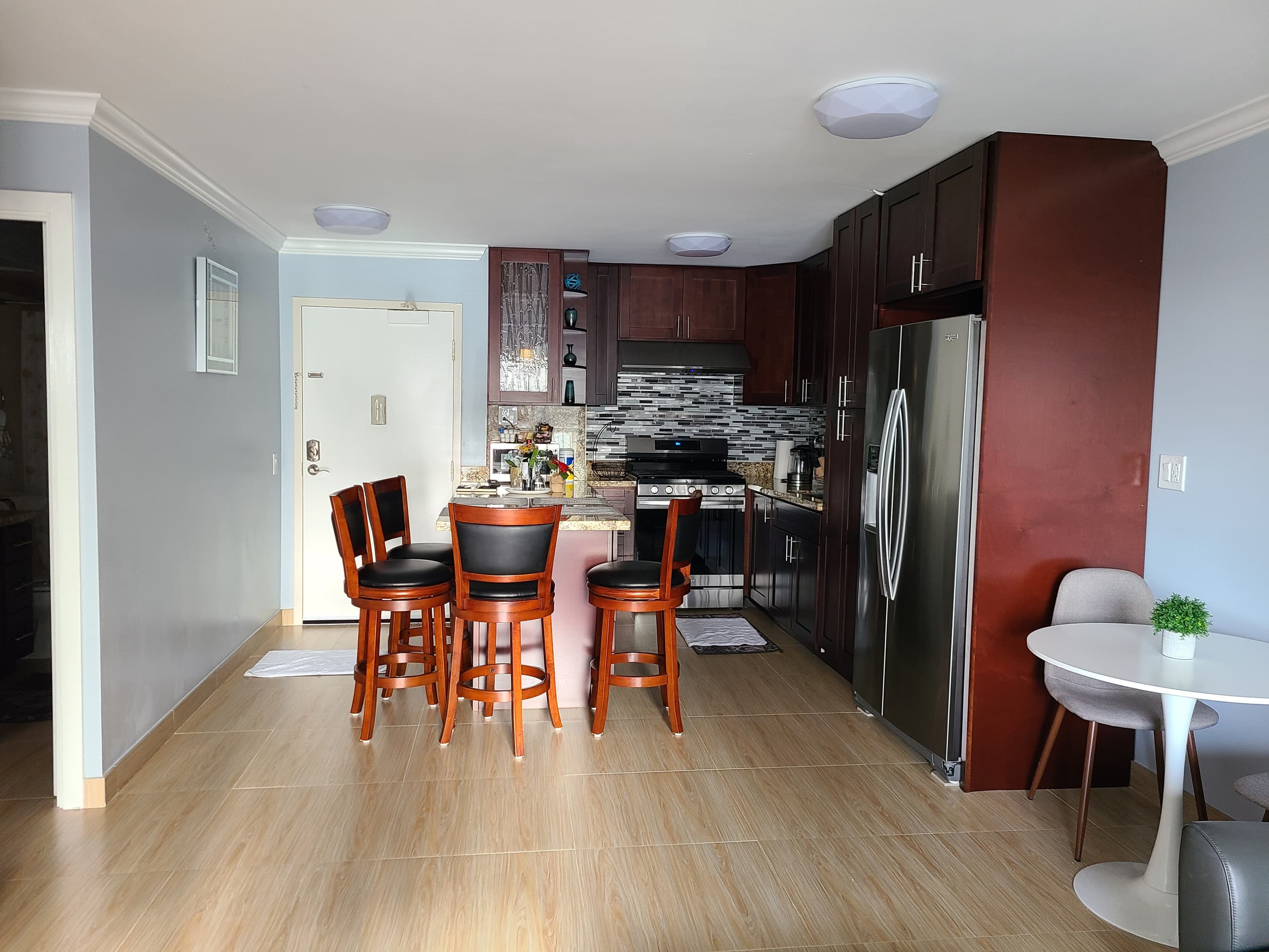 Condo in Honolulu · ★4.86 · 2 bedrooms · 4 beds · 2 private baths - Image 9