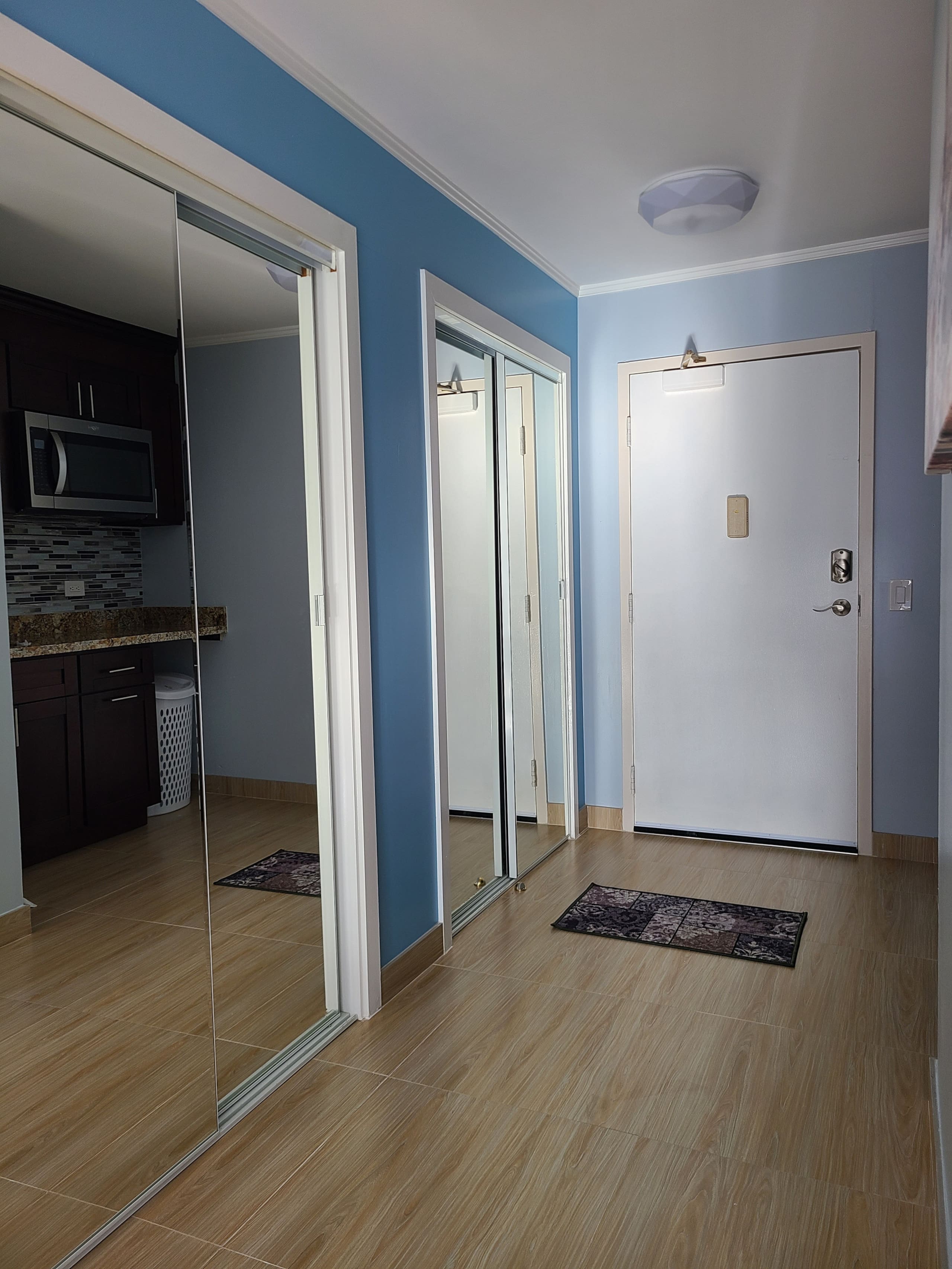 Condo in Honolulu · ★4.86 · 2 bedrooms · 4 beds · 2 private baths - Image 7