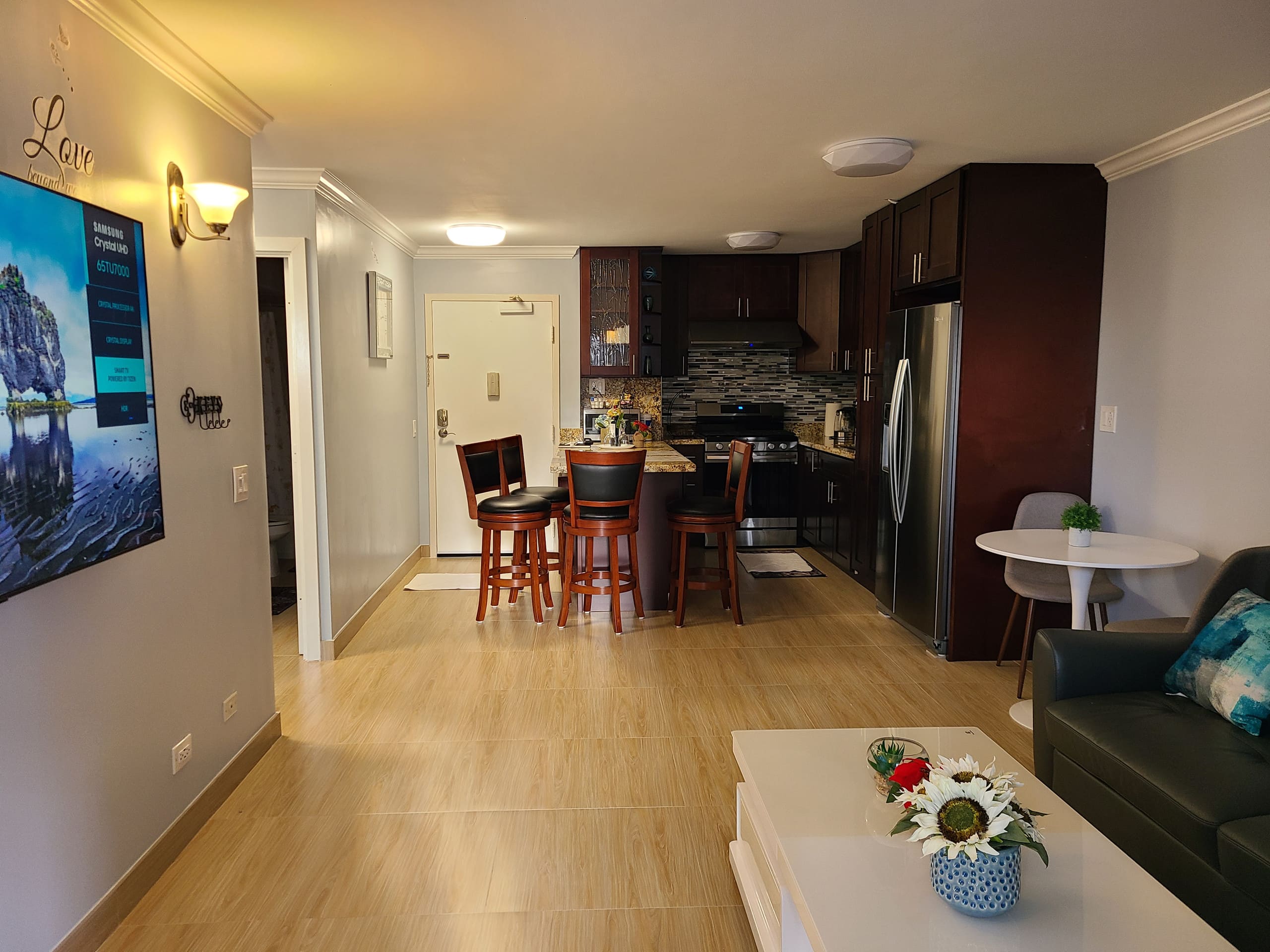 Condo in Honolulu · ★4.86 · 2 bedrooms · 4 beds · 2 private baths - Image 17