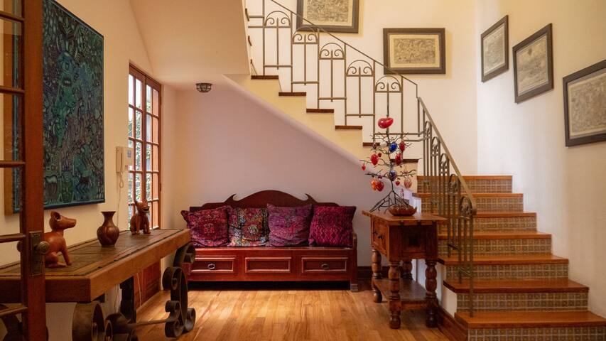 Condesa House on Avenida Amsterdam – Casa Cometa gallery image 2