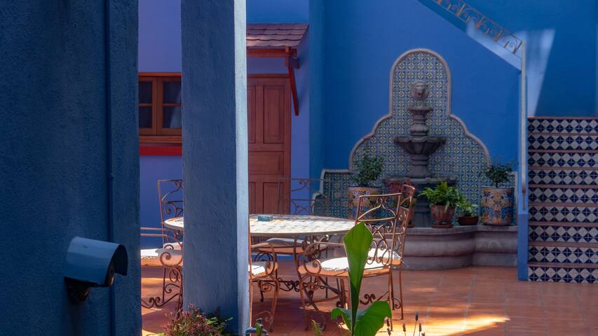 Condesa House on Avenida Amsterdam – Casa Cometa gallery image 4