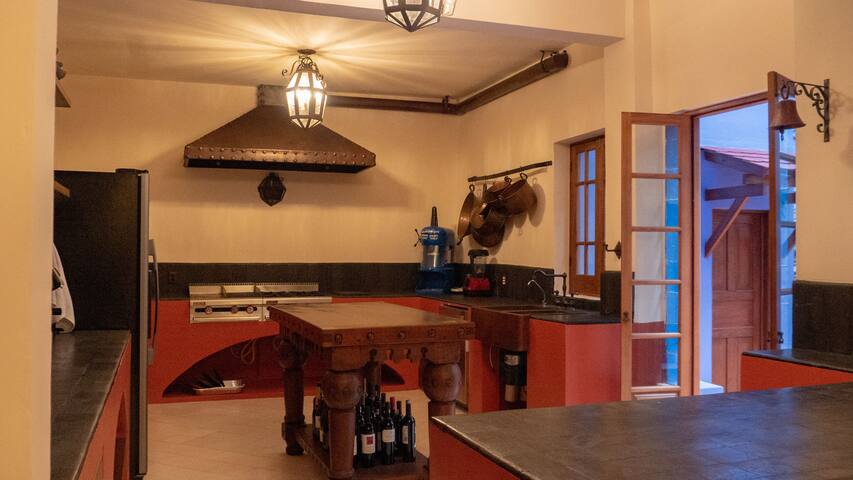 Condesa House on Avenida Amsterdam – Casa Cometa gallery image 3