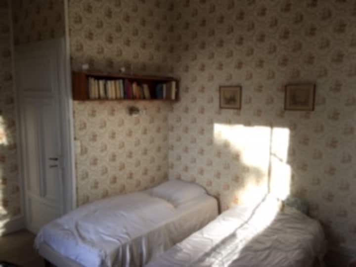 Chambre deux lits Sud 1er 