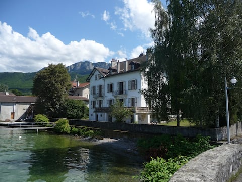 Charming villa on Lake Geneva
