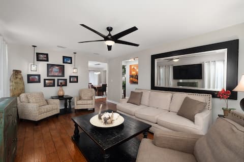 Casa Coztic: A comfortable stay with gated parking