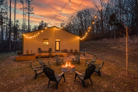Cozy Oaks | Luxury Barndo w/ Hot Tub, Fire Pit