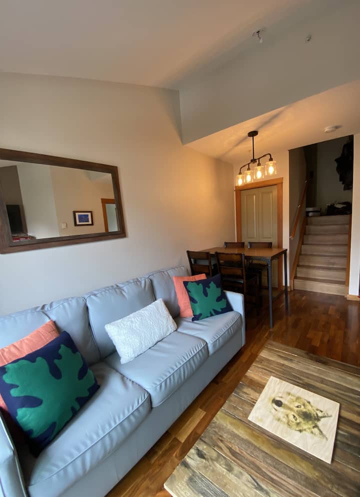 ★★ 2 Bedrooms, Mountain Views, And Heated Pool! ★★ - Canmore