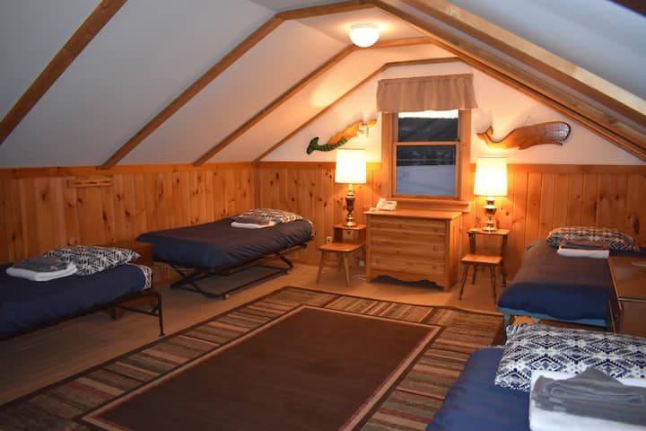 "dhomë marinari" në katin e tretë me 4 krevate dopio