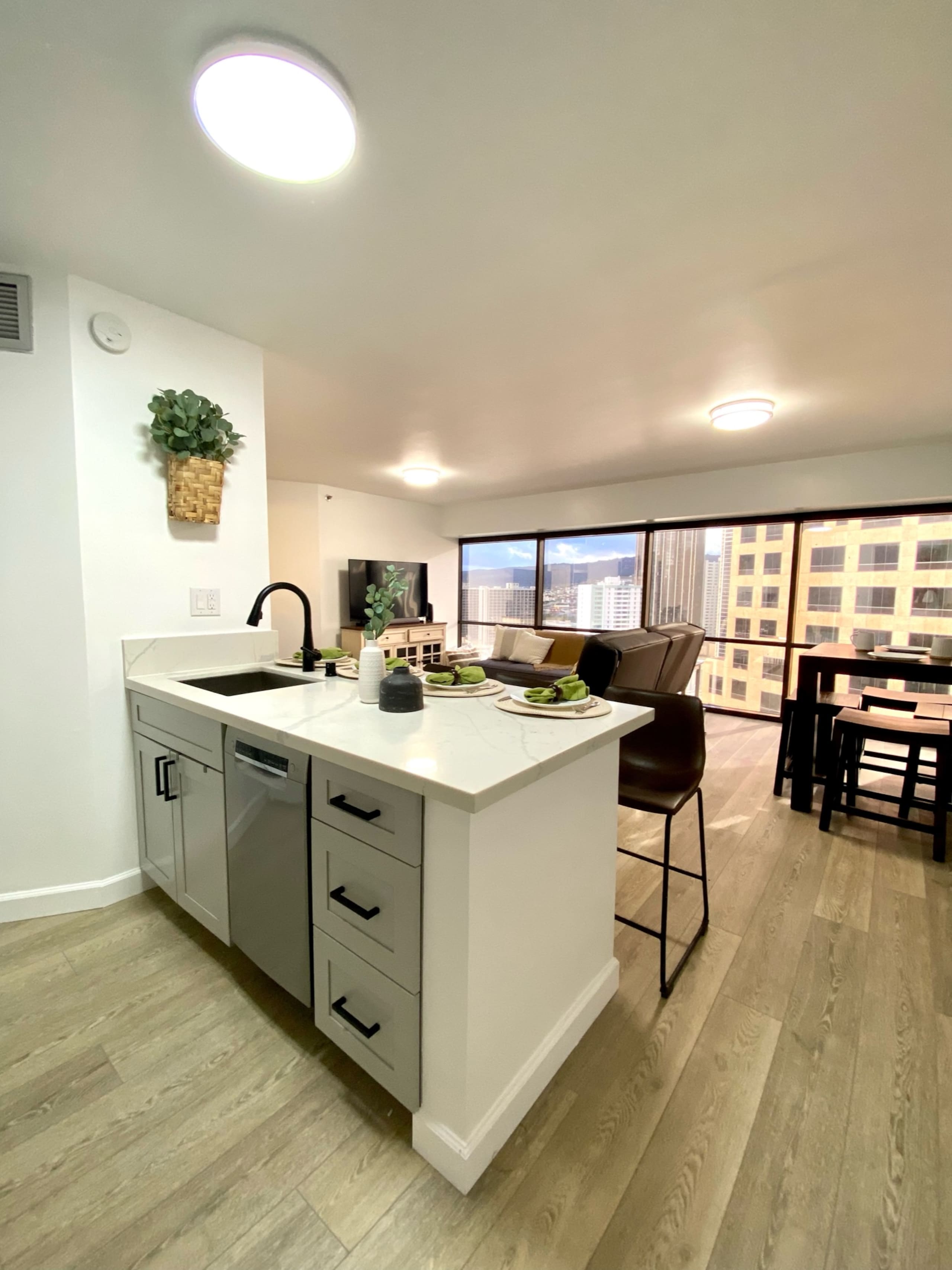 Condo in Honolulu · ★4.98 · 1 bedroom · 2 beds · 1 shared bath - Image 8