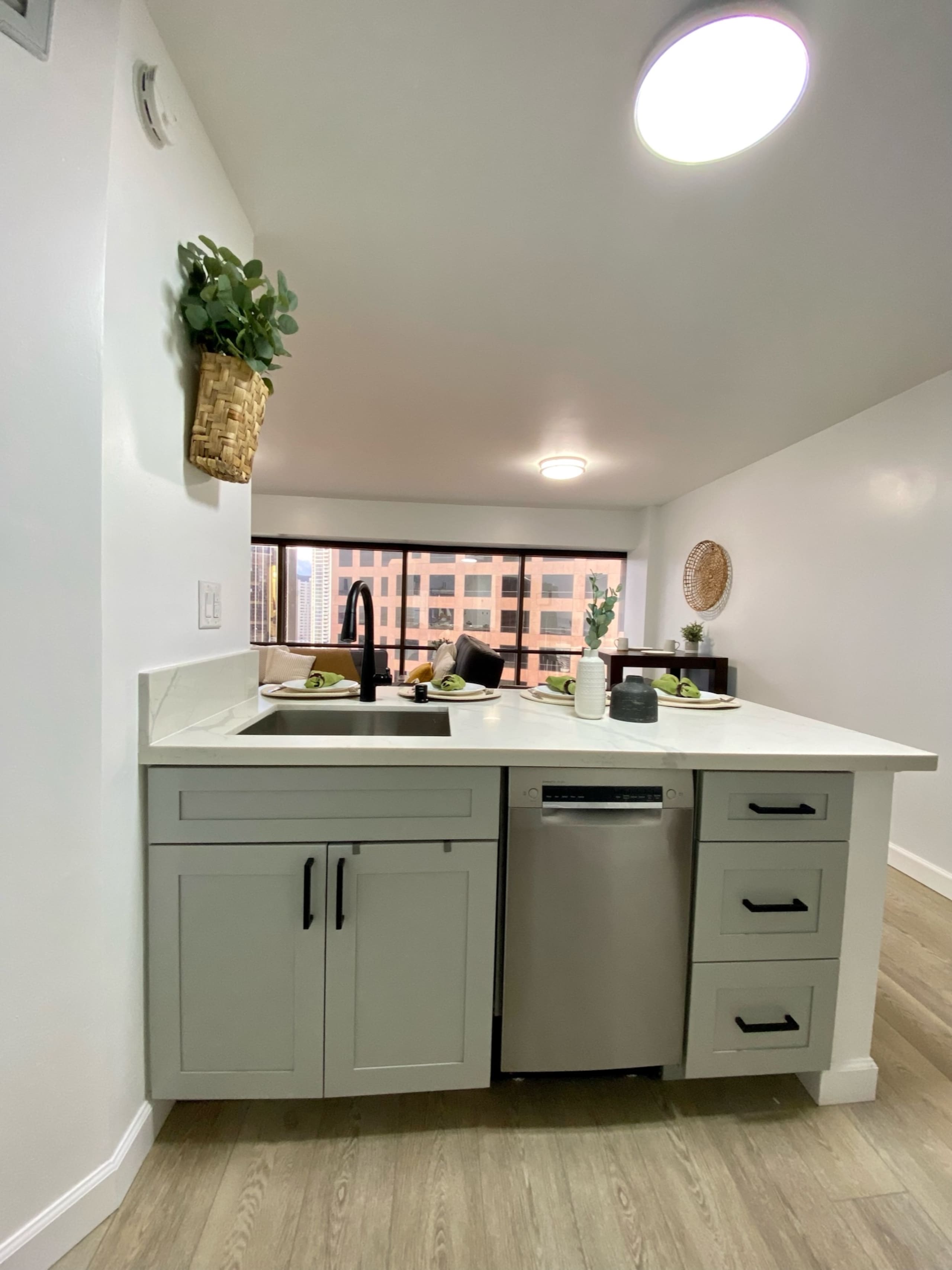 Condo in Honolulu · ★4.98 · 1 bedroom · 2 beds · 1 shared bath - Image 12