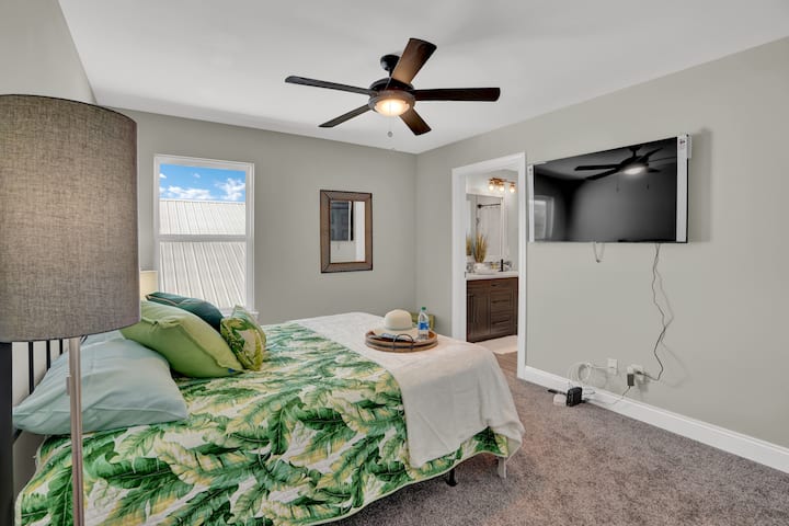 Втора родителска спалня с баня с джак и Джил.