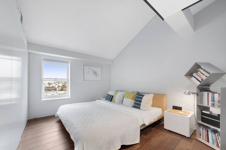Elegant Paddington Penthouse 2 Bedroom 3 Bathroom gallery image 3