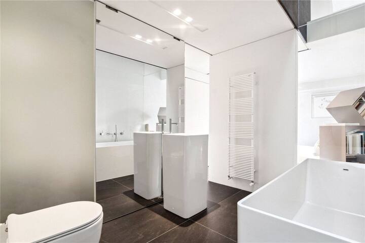 Elegant Paddington Penthouse 2 Bedroom 3 Bathroom gallery image 5